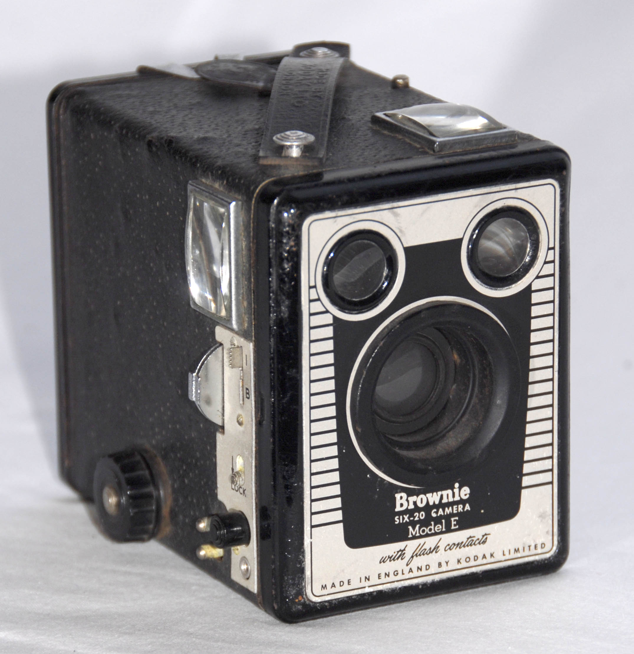 KODAK BROWNIE SIX-20 MOD. E WITH FLASH